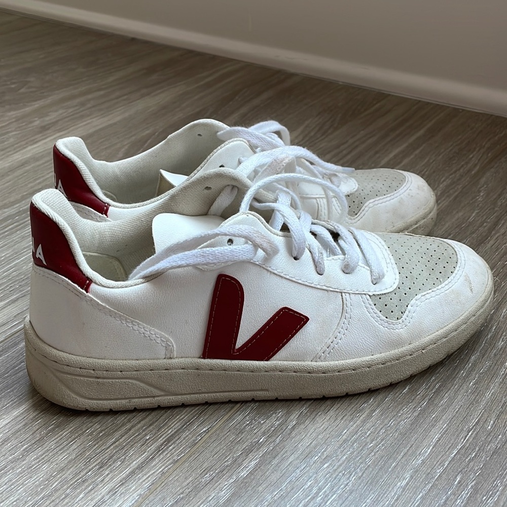 Veja V-10 Sneakers Size 7